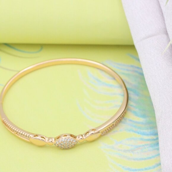 Rose Gold Bangle with Oval Crystal Centerpiece, XPBL0575 - Picture 2 of 12